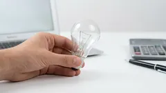 Oszczędzaj domowy budżet: 5 tanich sposobów na obniżenie rachunków za prąd