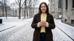 Zimowe kolory, które podkreślą Twój styl: wyjdź poza czerń w swojej garderobie.